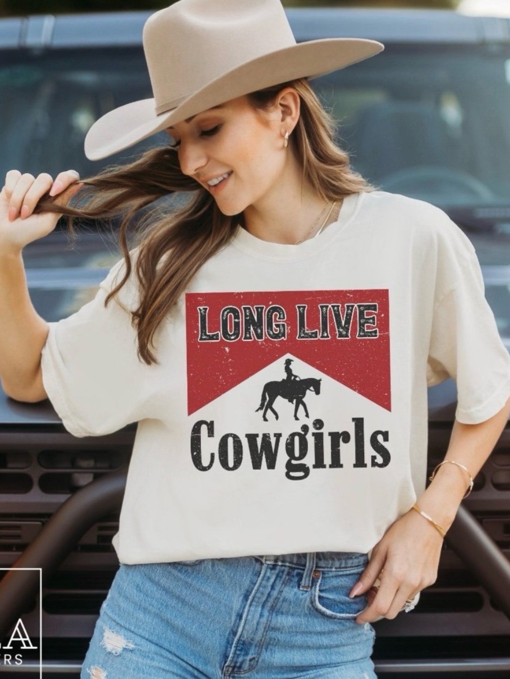 Gildan Cream Short-Sleeve "Long Live Cowgirls" Graphic Tee
